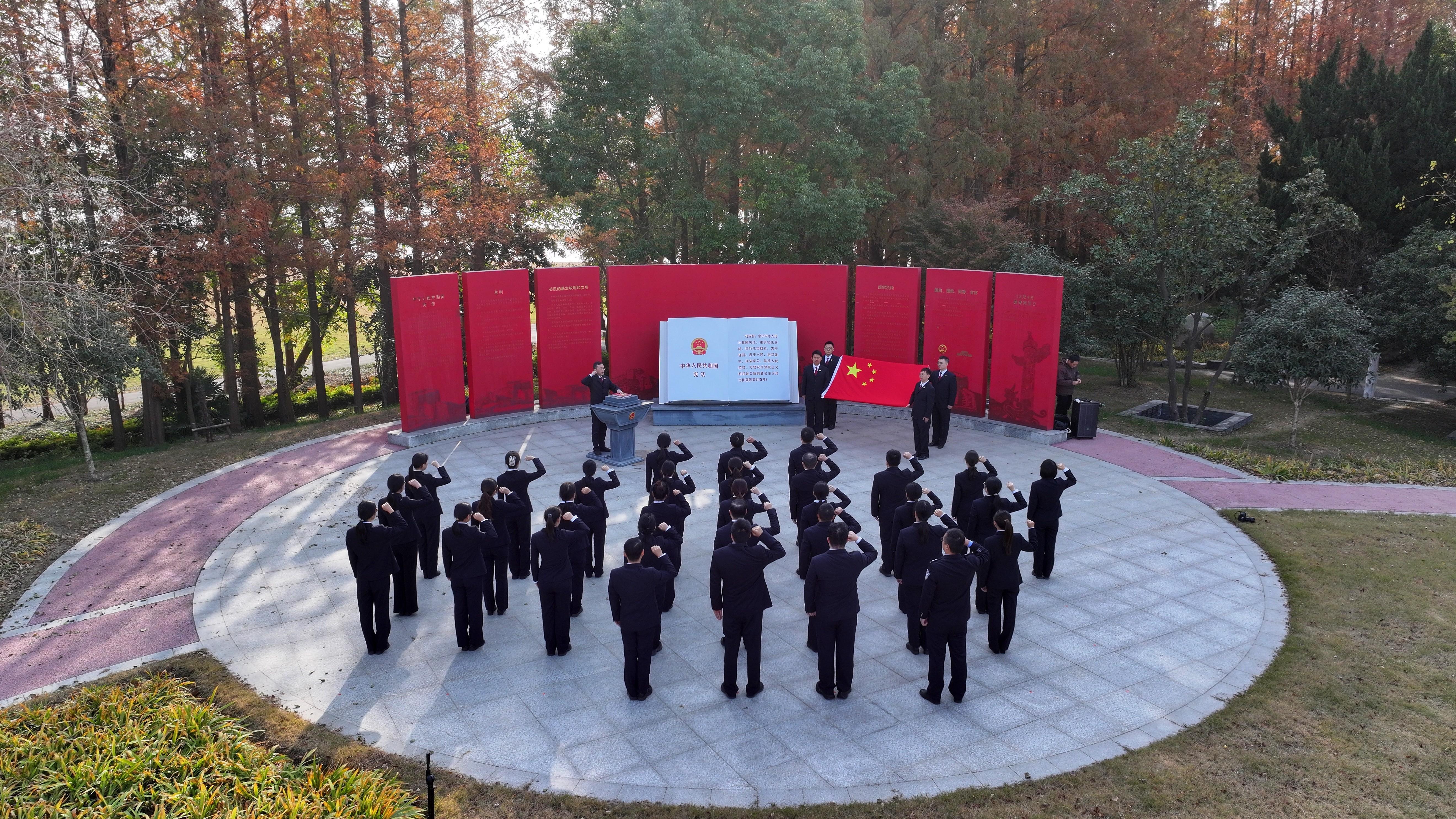 △2025年12月1日,江苏淮安市洪泽区人民检察院举行宪法宣誓仪式。