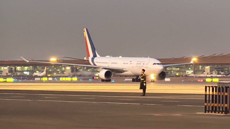 法国总统马克龙抵达北京 开启第四次对华国事访问