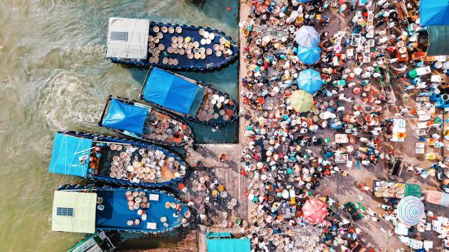 自千年前的先民踏浪而居至今,博贺渔港的繁荣已延续千年。(吴秒衡 摄) 自千年前的先民踏浪而居至今,博贺渔港的繁荣已延续千年。(吴秒衡 摄)