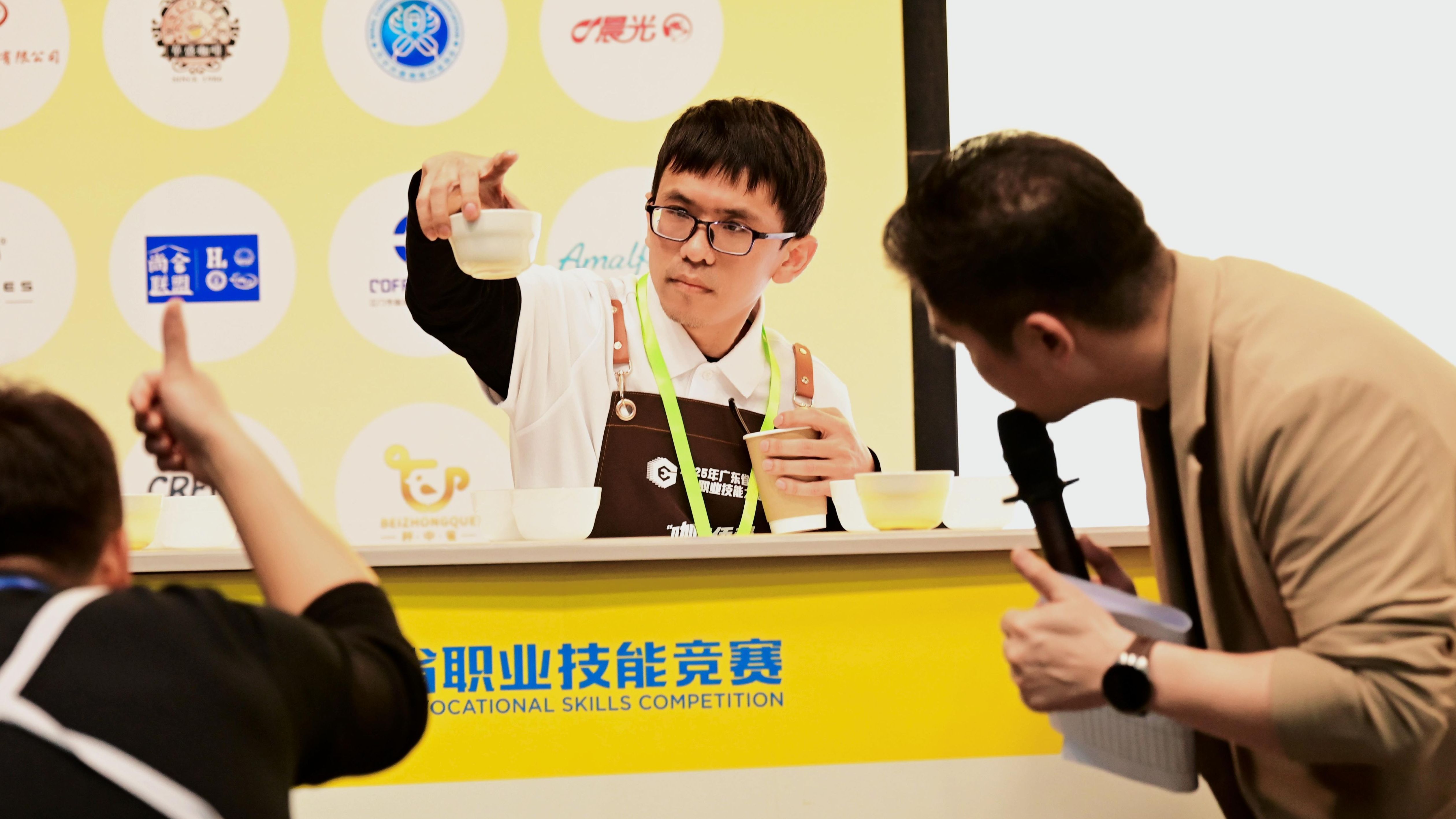 央视新闻：“陈皮之乡”飘出咖啡香，广东江门为何能吸引粤港澳三地人才在这里汇聚？