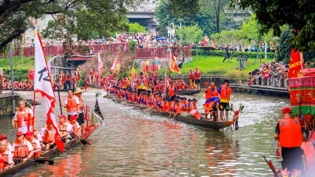 14th Litchi Bay folk culture festival kicks off with dragon boat celebrations