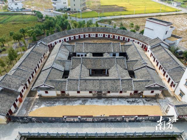 △黄埔村是清代武状元李威光的故里。图为李威光故居。 △黄埔村是清代武状元李威光的故里。图为李威光故居。