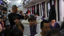 寒潮下的普快列车:漫漫归途 思乡情切 寒潮下的普快列车:漫漫归途 思乡情切