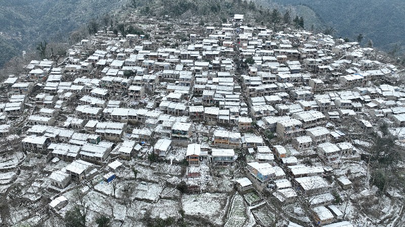 中国气象局：南方雨雪冰冻天气将于8日结束，春节期间全国大部气温先升后降