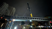 中国一冶深圳公司莞太路项目广彩路天桥主桥吊装完成 中国一冶深圳公司莞太路项目广彩路天桥主桥吊装完成