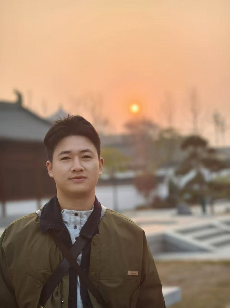谢清。
