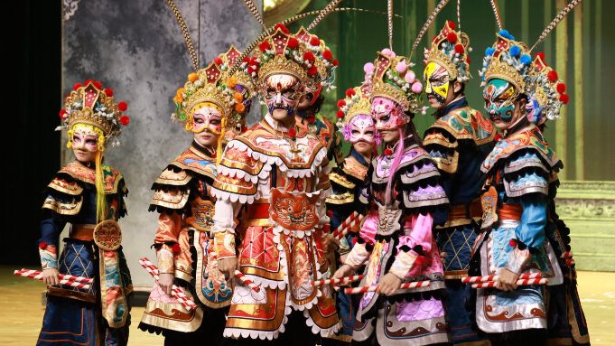 广东英歌“点燃”喀什！音乐剧《喜欢你》新疆首演“吸粉”无数