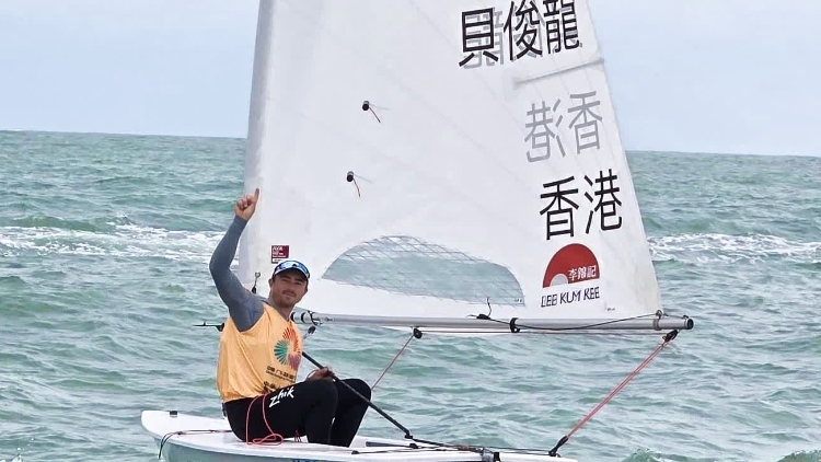 帆船运动员贝俊龙获十五运会港队首金，李家超：非常鼓舞和开心