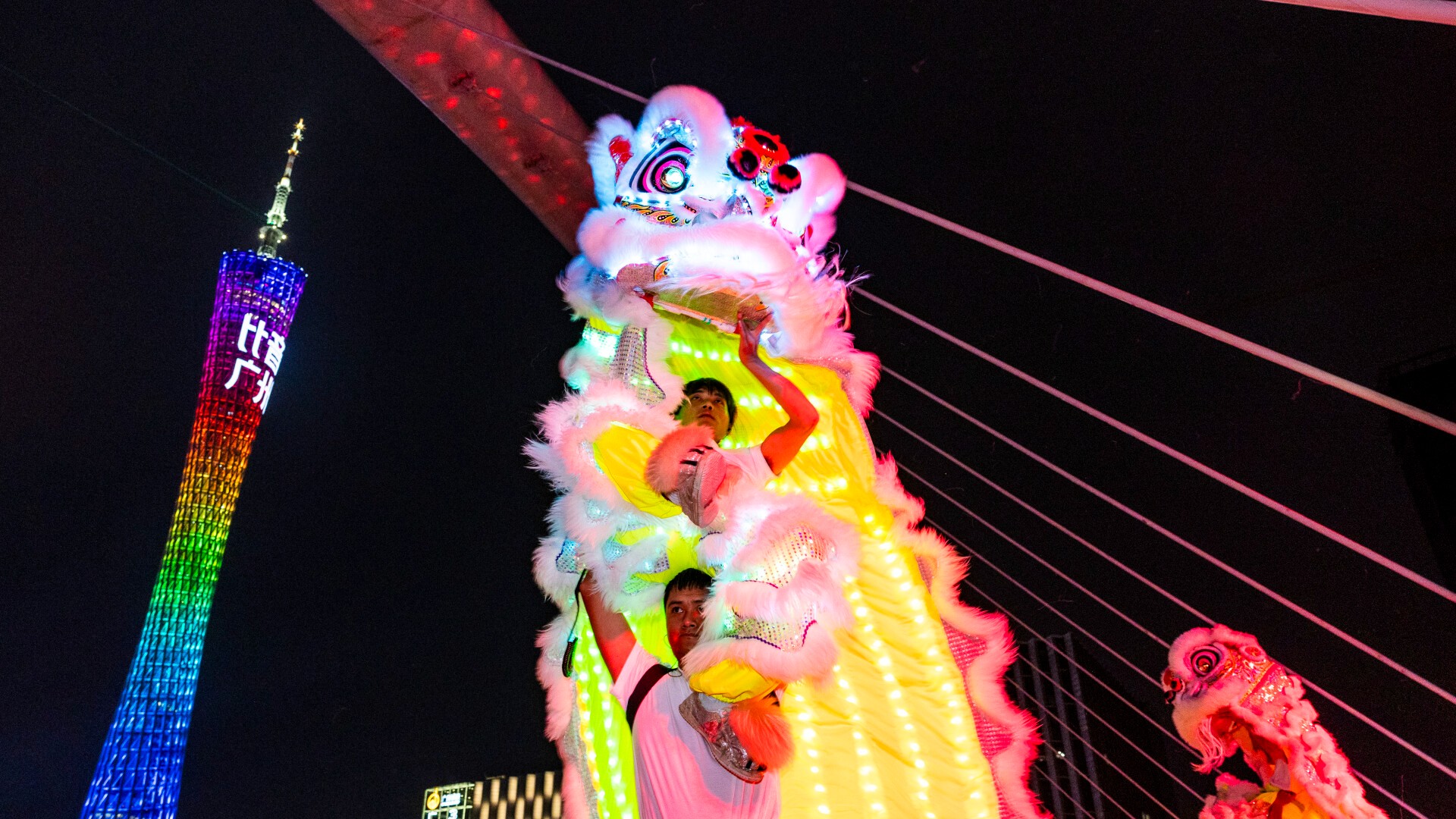 "Guangzhou Night" fashion show marks 10-day countdown to 15th National Games