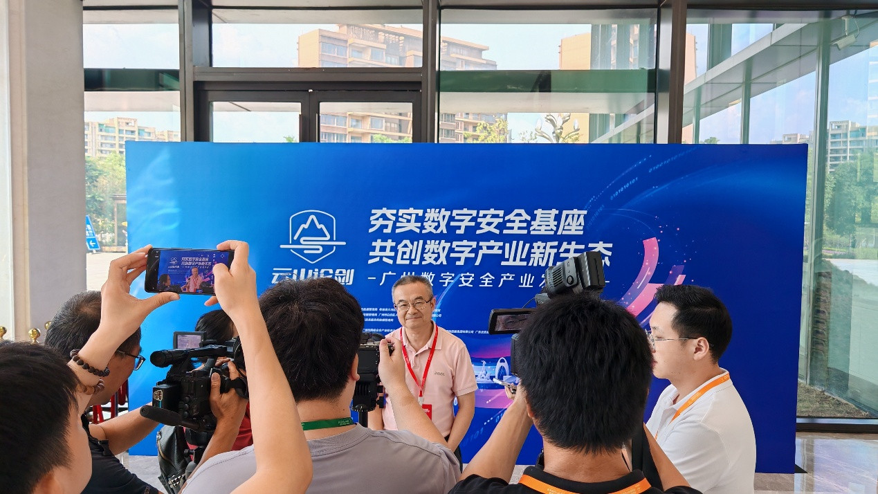 10月16日，2025年“云山论剑·广州数字安全产业发布会”上，陈天祥接受媒体记者采访。