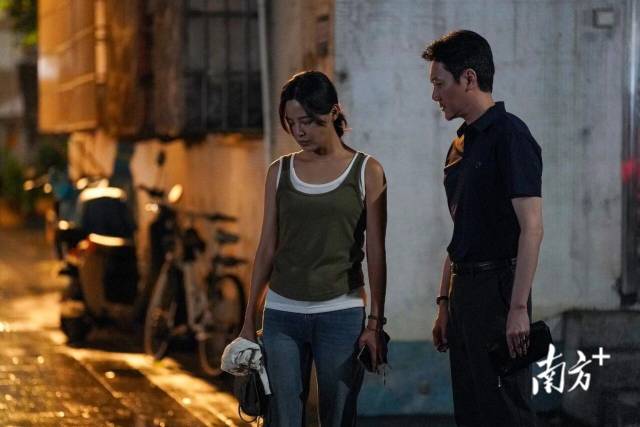 《日掛中天》剧照。