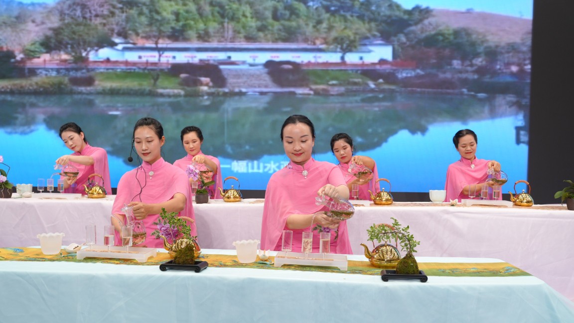 以茶为媒助力乡村振兴！广州“羊城工匠杯”400位茶艺高手同台竞技