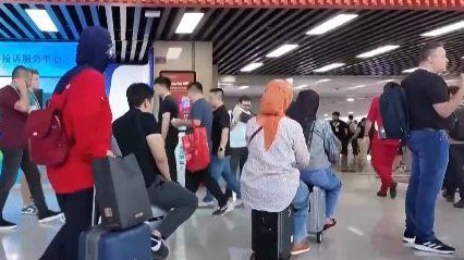 广交会上采购商的行李箱，到底装了啥？记者现场揭秘→