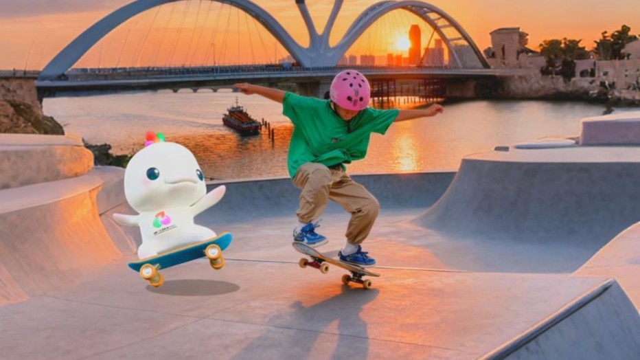 Huizhou, where young skateboarders ride the wind forward