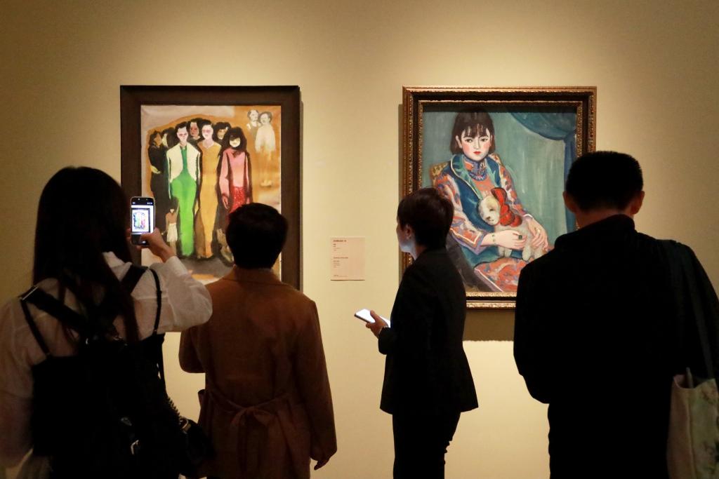 图为粤港澳大湾区文化周“其命惟新——广东美术百年大展”现场。新华社发