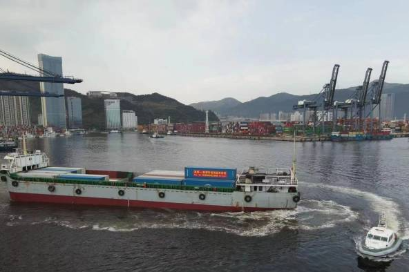 Shenzhen opened new waterway service to offer supplies to Hong Kong