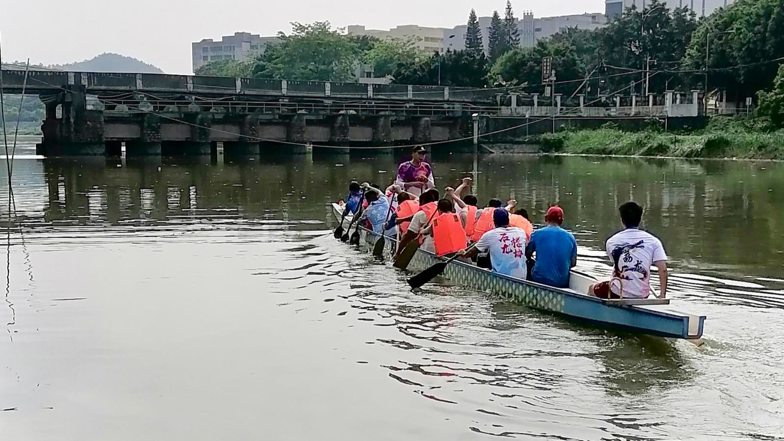 Guangzhou's special dragon boat team clinches Care Group championship