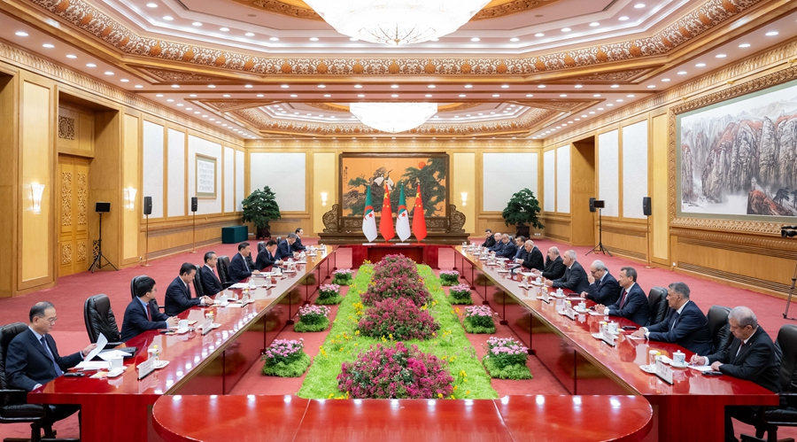 　　7月18日下午，国家主席习近平在北京人民大会堂同来华进行国事访问的阿尔及利亚总统特本举行会谈。 新华社记者 翟健岚 摄