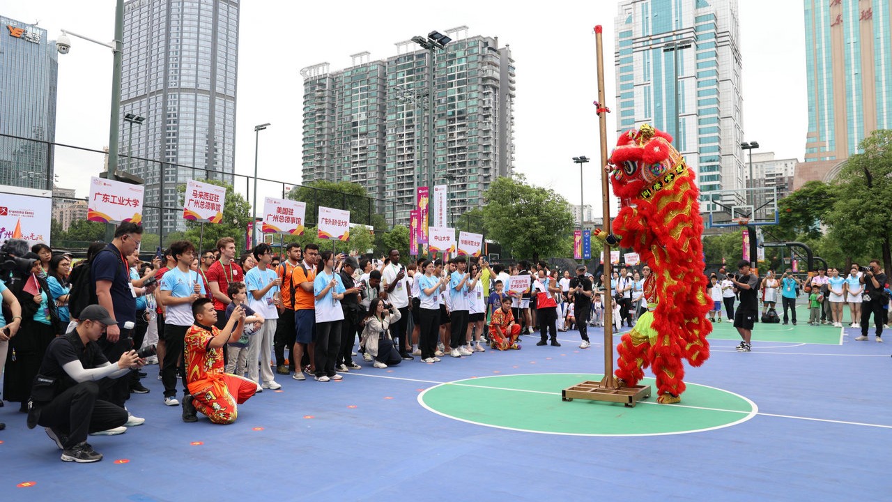 同心共迎十五运，广州地区第十三届中外友人运动会开幕