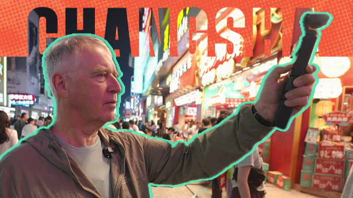 Foreigner braved stinky tofu in old Changsha - first-time experience