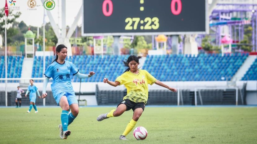 南粤少女鏖战绿茵，东莞队下半场发力两球胜