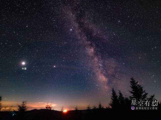 这是天津市天文爱好者胡丰2021年8月1日在河北省保定市涞源县拍摄的木星。（本人供图）