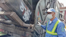 新春走基层·对话城市呵护者 | “凡人英雄”何水明:微光善举传递人间大爱 新春走基层·对话城市呵护者 | “凡人英雄”何水明:微光善举传递人间大爱