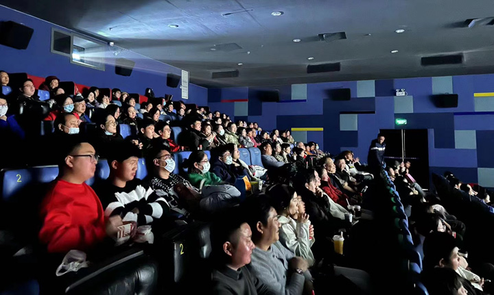 2月14日，浙江宁波一家电影院正在观影的观众。（受访对象供图）