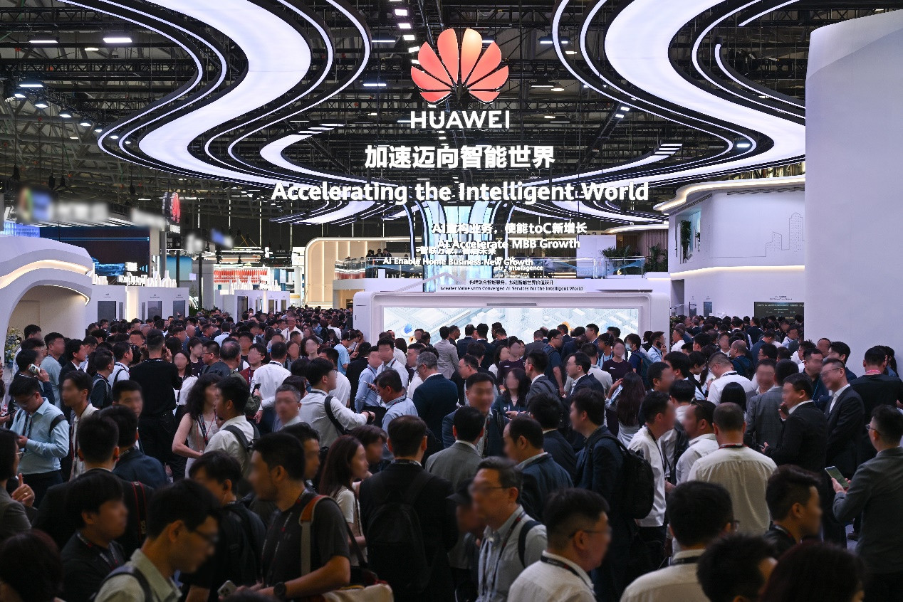 2025MWC 上海华为N1展区