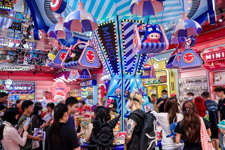 名创优品全球首家MINISO SPACE在南京德基广场开业