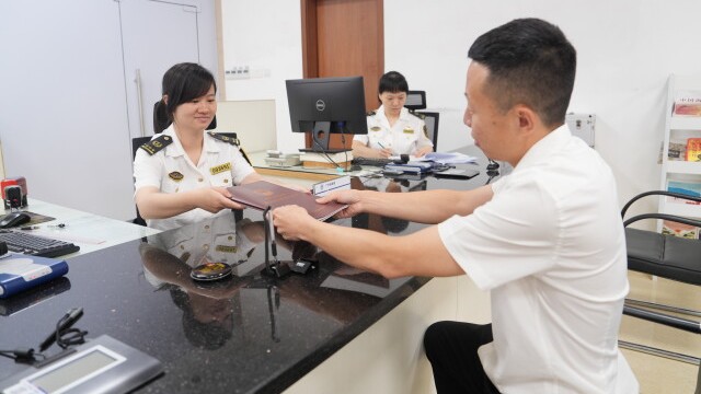 可省百万元！粤港澳大湾区船舶“不停运办证”服务在广州率先试点