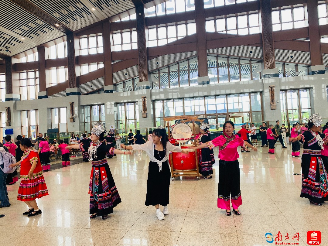 秘境变通途!看龙山县如何借“轨”腾飞,织就文旅新图景