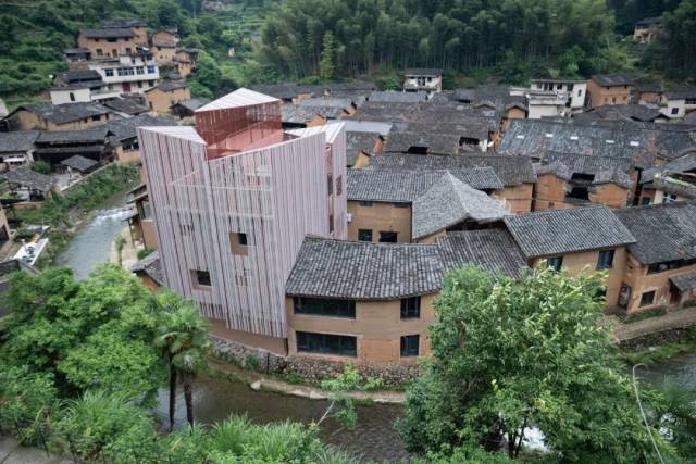 ▲松庄村，织美术馆