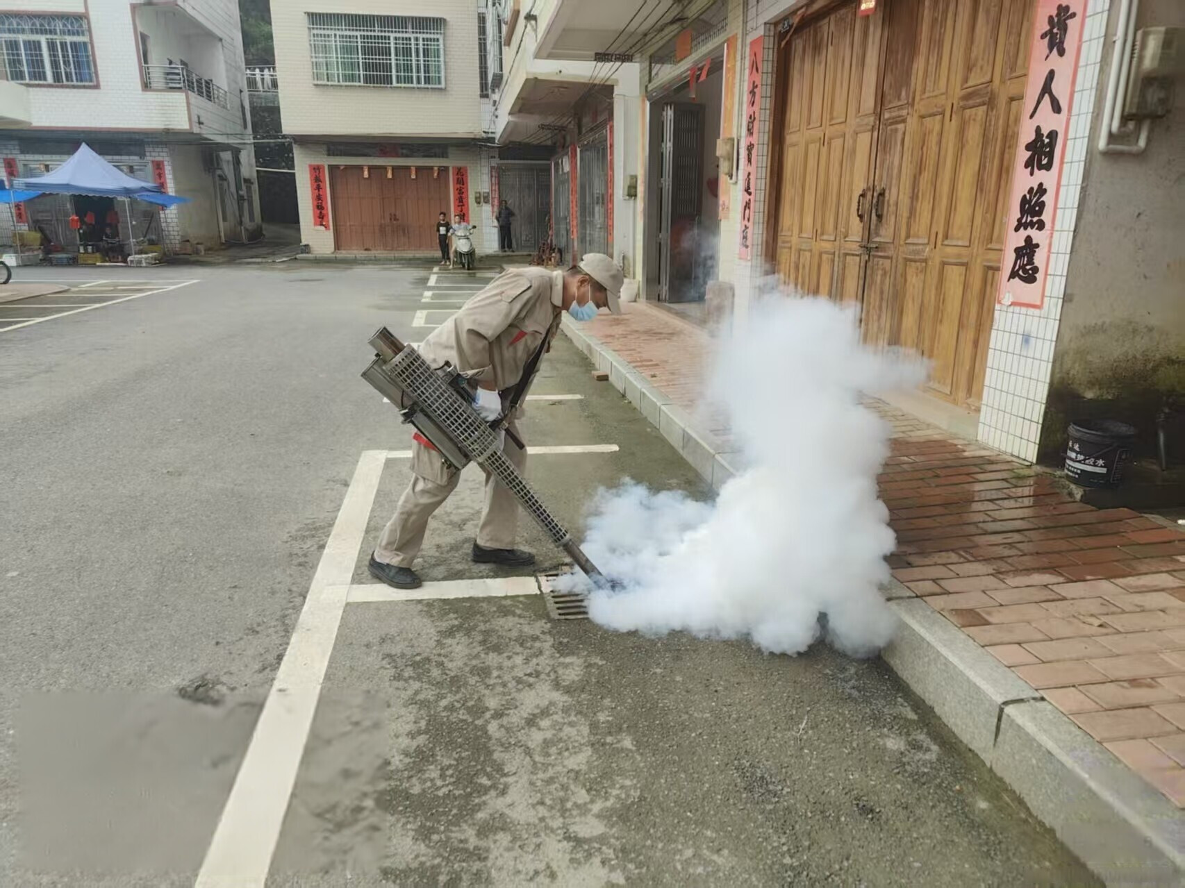 罗定市加益镇：全员齐出动 全力做好防蚊灭蚊工作