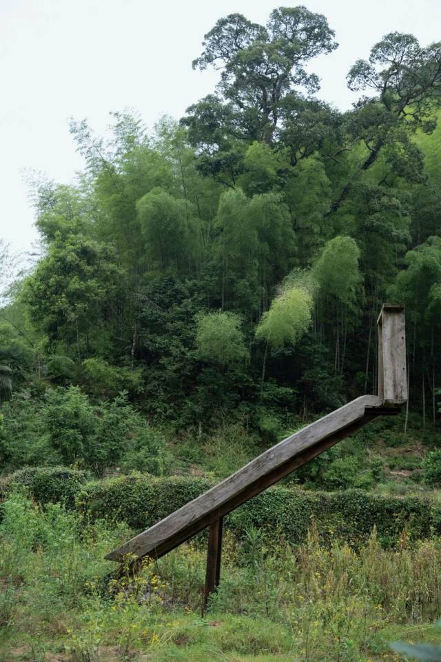 ▲膳垄村，玖层美术馆驻地艺术家的作品