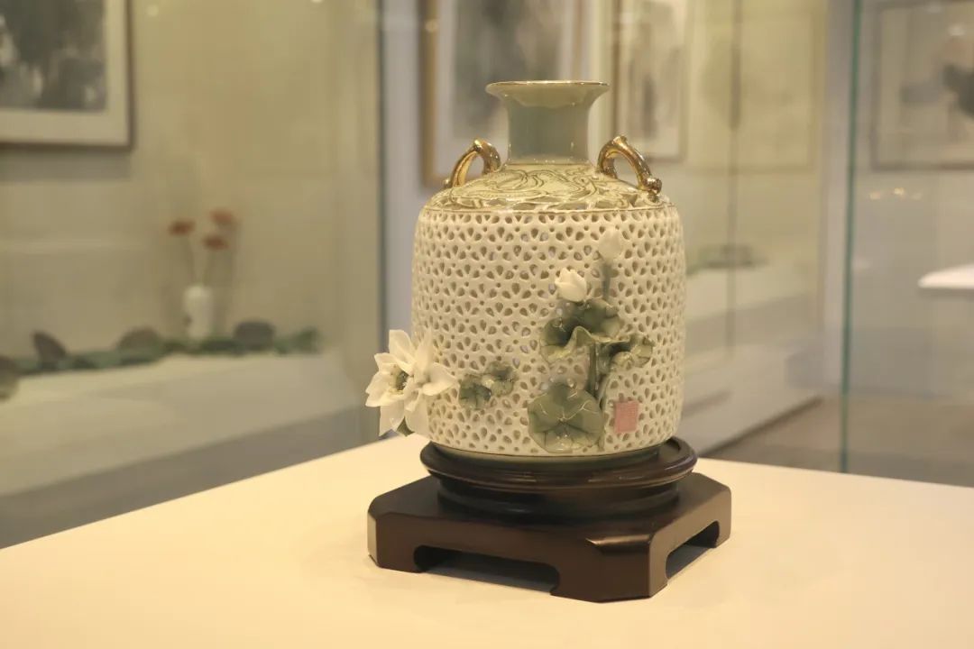 荷花瓷作品