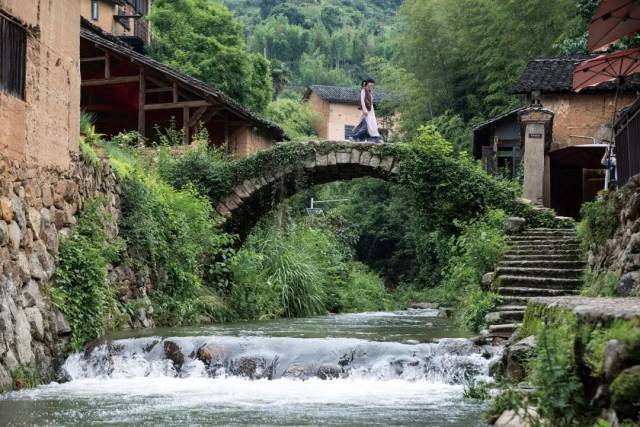 ▲松庄村，艺术家何素素