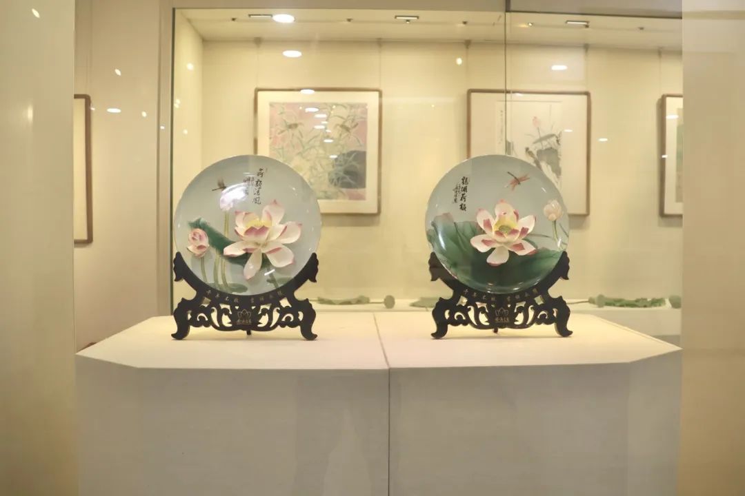 荷花瓷作品