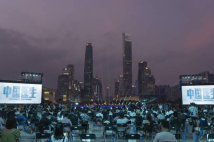《中国医生》广州首映,无人机致敬抗疫英雄 《中国医生》广州首映,无人机致敬抗疫英雄