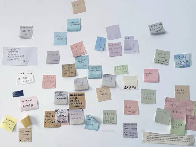 2025年4月，南昌，自习室里贴着备考生们的心愿。（南方周末记者 罗兰/图）