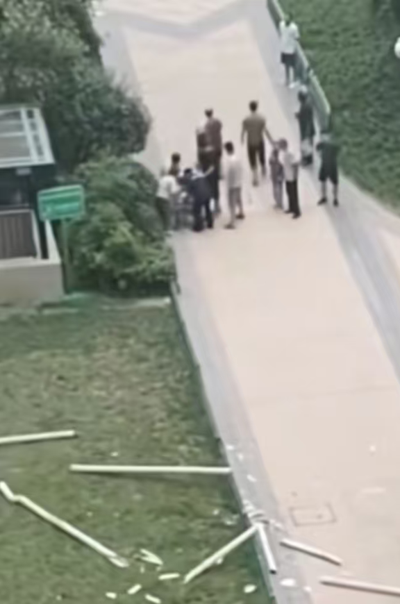 事发现场视频画面截图。