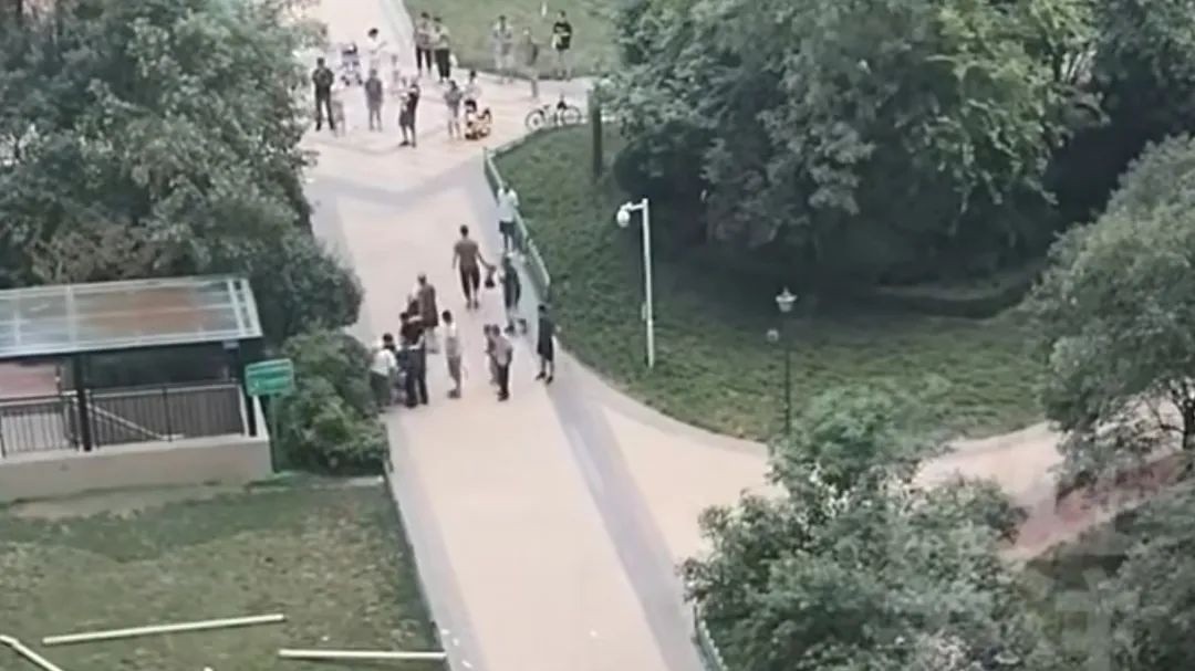 网传“西安一小区天降水管砸死婴儿”？假的｜破谣局