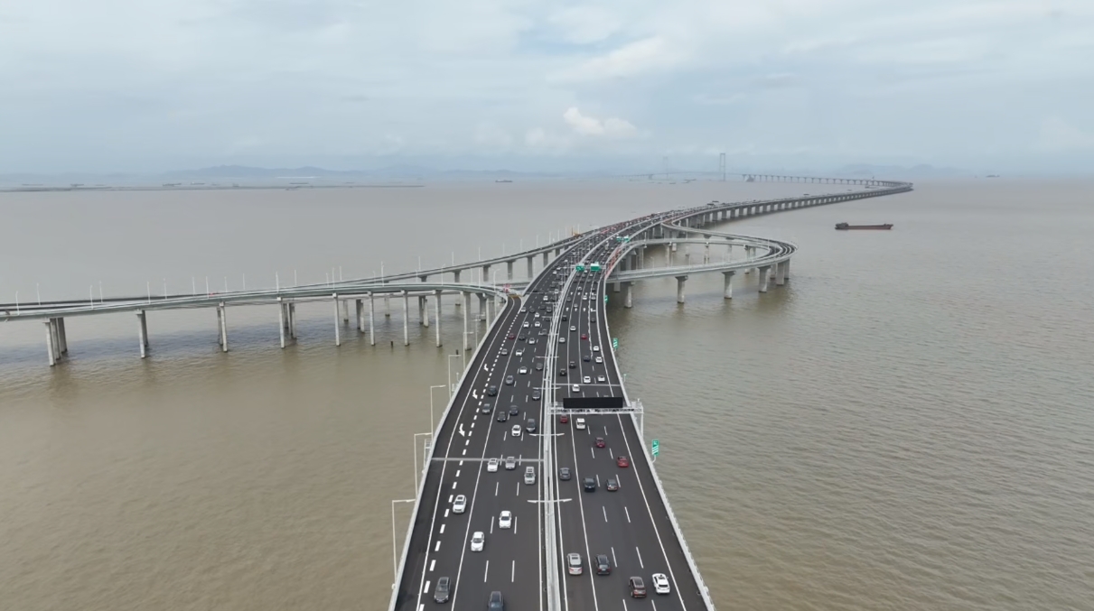 First batch of vehicles drive on the ShenZhong Link