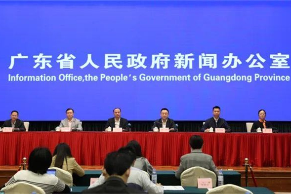 Over 100,000 volunteers fight against COVID-19 in Guangdong