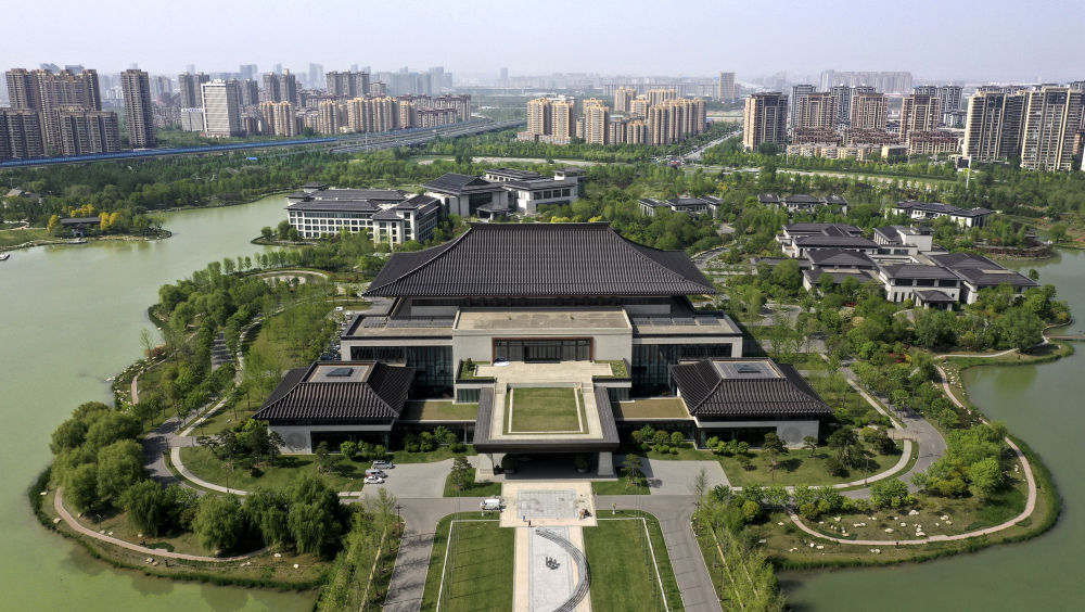 位于西安浐灞生态区的西安国际会议中心（4月16日摄，无人机照片）。新华社记者 刘潇 摄