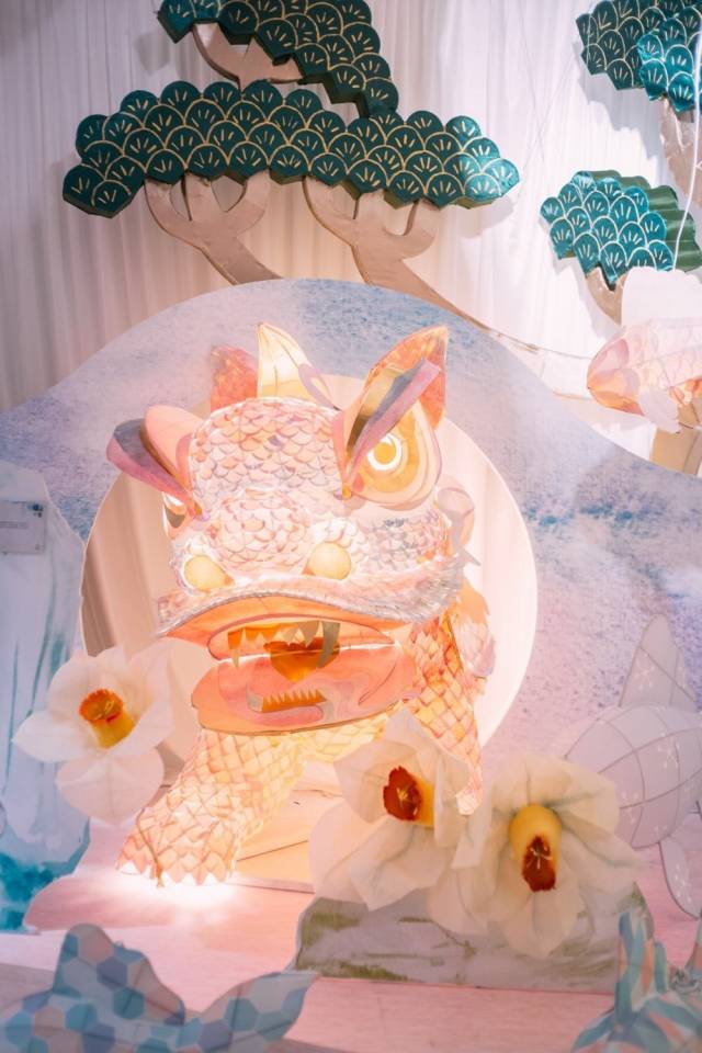 作品《少女南狮》。