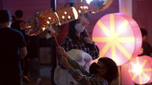 暗香浮动!逾百桃花灯“粉亮”永庆坊 暗香浮动!逾百桃花灯“粉亮”永庆坊