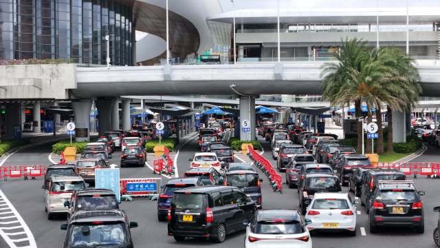 Traveling northbound through HZMB is increasingly popular for Hong Kong residents