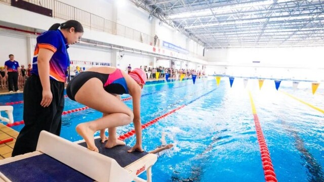 “奔跑吧·少年”2025年广州市体育传统特色学校游泳比赛圆满收官