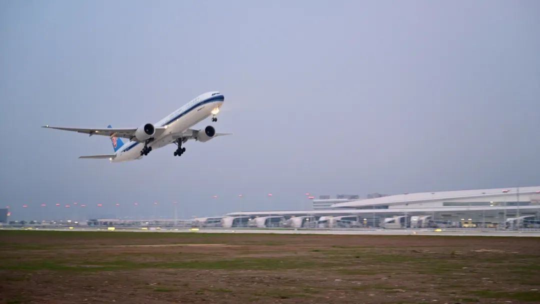 Baiyun Airport's fifth runway completes successful test flight